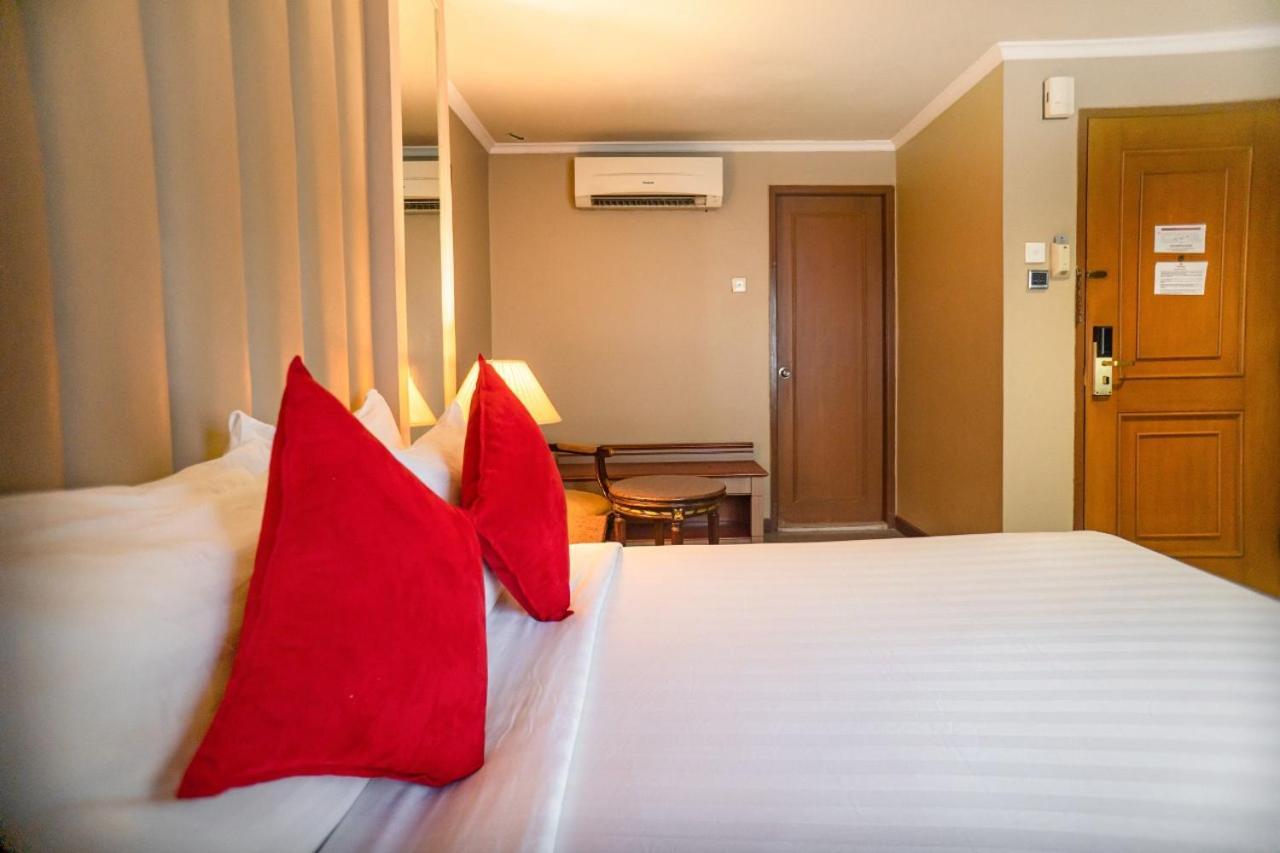 Olympic Hotel Джакарта Екстер'єр фото